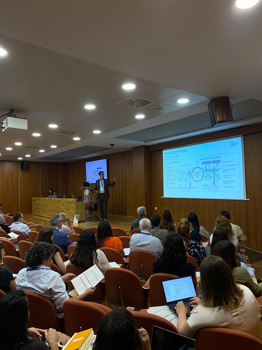 e_SEQC's tweet image. ¡Buenos días desde el #InCosmetics en #Valencia! 🌞
Hemos arrancado fuerte la mañana con muchísima innovación y conocimiento cosmético gracias a:
@ZSEspana, Provital, Keyser &amp;amp; Mackay y @VytrusBiotech
Seguimos con más ponencias, novedades y muchas ganas de aprender.

#Cosmética