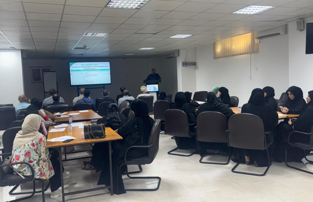 في إطار التعريف بإدارة المخاطر الإكلينيكية،قسم إدارة الجودة وسلامة المرضى بصحية ظفار ينظم حلقة عمل  صحية حول أهمية التعرف على المخاطر الإكلينيكية في المؤسسات الصحية وكيفية إدارتها والتعامل معها،هدفت الحلقة الصحية إلى تعزيز الوعي للمشاركين بأهمية رصد وتحليل المخاطر المرتبطة
