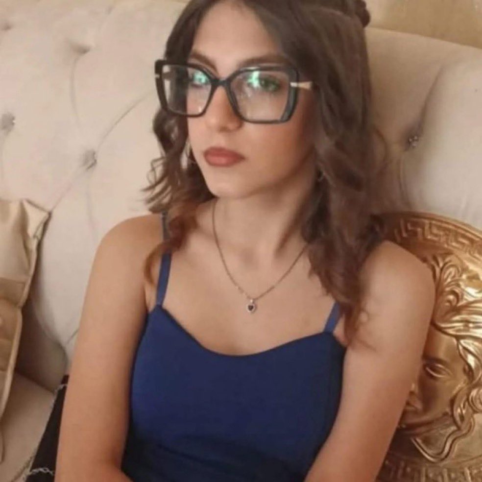 Martina❤️
Quattordici anni. Uccisa dall’ex fidanzato perche lo aveva lasciato. 
Io non ho piu’ parole🙏
Paura. Tanta
#MartinaCarbonaro