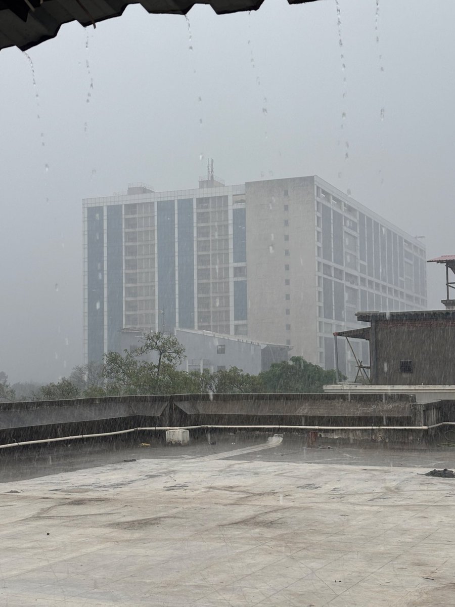 Heavy rain hits Navi Mumbai.

Pics from Ghansoli - Mahape Area.

#MumbaiRains