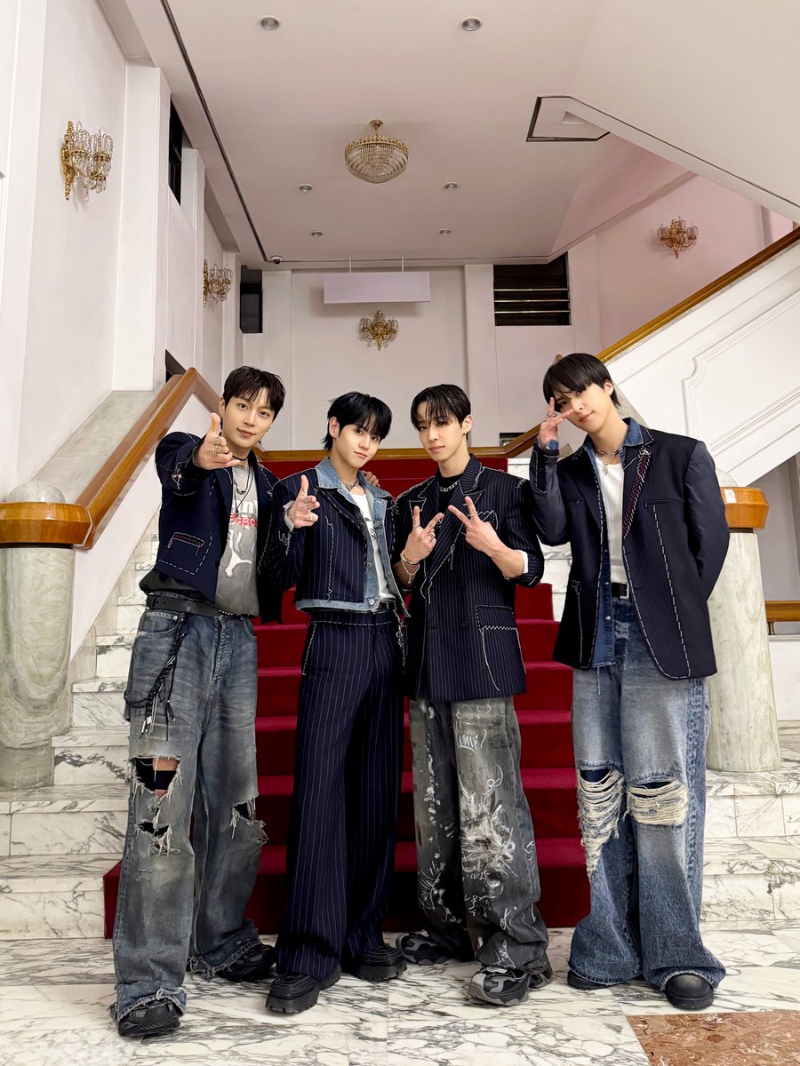 Highlight_AUent's tweet photo. [안내] 하이라이트(HIGHLIGHT) 단체 유튜브 라이브 방송

하이라이트와 함께하는 5월의 마지막 날💙💛💚💜
라이트 여러분의 많은 시청 부탁드립니다💡🌹

💡 방송 일시 : 2025년 5월 31일 (토) 오후 6시(예정)
💡 방송 채널 : 하이라이트 공식 유튜브 (시청 링크는 당일 공지될 예정입니다.)

#하이라이트 #HIGHLIGHT
#비스트 #BEAST
#윤두준 #YOONDUJUN
#양요섭 #YANGYOSEOP
#이기광 #LEEGIKWANG
#손동운 #SONDONGWOON