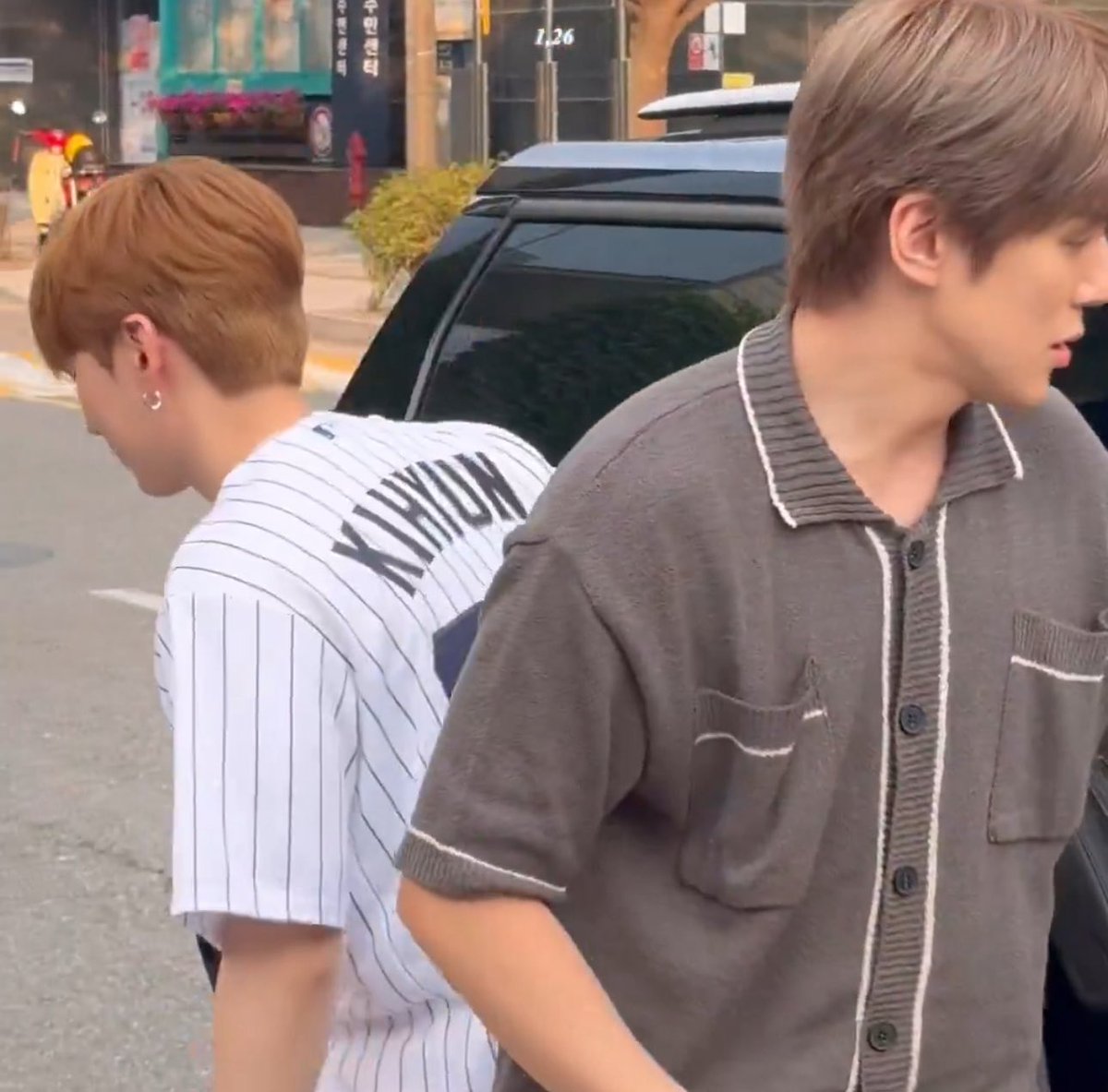 컴백때나하는 아름다운 머리들 하셧네
제발이라는감정