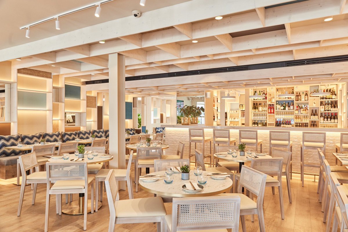 Midweek lunch, sorted 🍜 Enjoy 2 courses for £15 at ULI on Seymour Place, available Monday-Friday. Choose from light starters like vegetable spring rolls or gyoza, &amp; mains like Thai green curry or pad thai. T&amp;Cs apply. Find this offer and many more on the Marble Arch London app