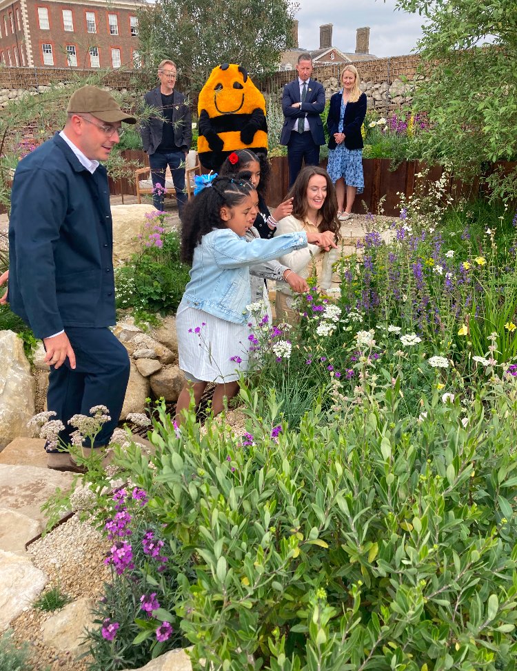 The Honeypot Children's Charity (@honeypotcharity) on Twitter photo Last week we loved visiting <a href="/AGinsight/">Addleshaw Goddard</a>'s award-winning garden at the prestigious <a href="/The_RHS/">The RHS</a> #ChelseaFlowerShow! 🌼 Thank you to <a href="/AGinsight/">Addleshaw Goddard</a> for offering to relocate the garden to Honeypot House so it can continue to be enjoyed by #YoungCarers.
Read more: honeypot.org.uk/news/blooming-… Last week we loved visiting <a href="/AGinsight/">Addleshaw Goddard</a>'s award-winning garden at the prestigious <a href="/The_RHS/">The RHS</a> #ChelseaFlowerShow! 🌼 Thank you to <a href="/AGinsight/">Addleshaw Goddard</a> for offering to relocate the garden to Honeypot House so it can continue to be enjoyed by #YoungCarers.
Read more: honeypot.org.uk/news/blooming-…