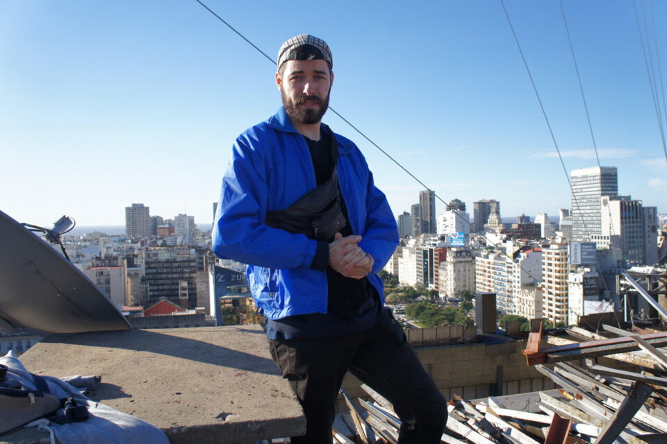 Diplomatie des otages : après 14 mois de prison en Azerbaïdjan pour des graffitis, Théo Clerc de retour en France. Ce street-artiste avait été condamné à 3 ans de prison par un tribunal pour "vandalisme ".
Lire : ainsi-va-le-monde.blogspot.com 
<a href="/Emdupuy/">Dupuy Emmanuel</a> <a href="/_freetheo_/">Collectif Free Theo</a> <a href="/Niece_de_Rameau/">Anne Boillon</a>