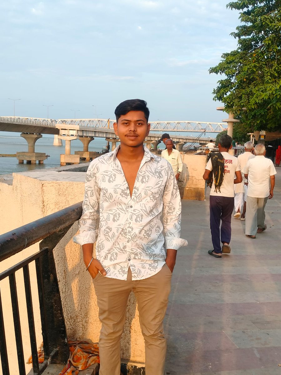 यादव नीरज (@nirajyadav4427) on Twitter photo Doston se door, apno se juda rehta hoon,
Har pal khush dikh kar bhi tanha rehta hoon.
<a href="/NirajKu06025446/">Niraj Yadav</a> Doston se door, apno se juda rehta hoon,
Har pal khush dikh kar bhi tanha rehta hoon.
<a href="/NirajKu06025446/">Niraj Yadav</a>