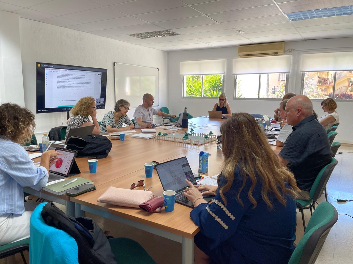 Durante los días del 26 al 28 de mayo, se han reunido los participantes del proyecto europeo LeaFaP (España, Alemania, Austria, Noruega, Chipre y Gracia), teniendo como sedes <a href="/cepmalaga/">CEP de Málaga</a> y <a href="/cepmarbellacoin/">CEP Marbella-Coin</a>. Un fructífero intercambio de resultados obtenidos y  materiales creados.