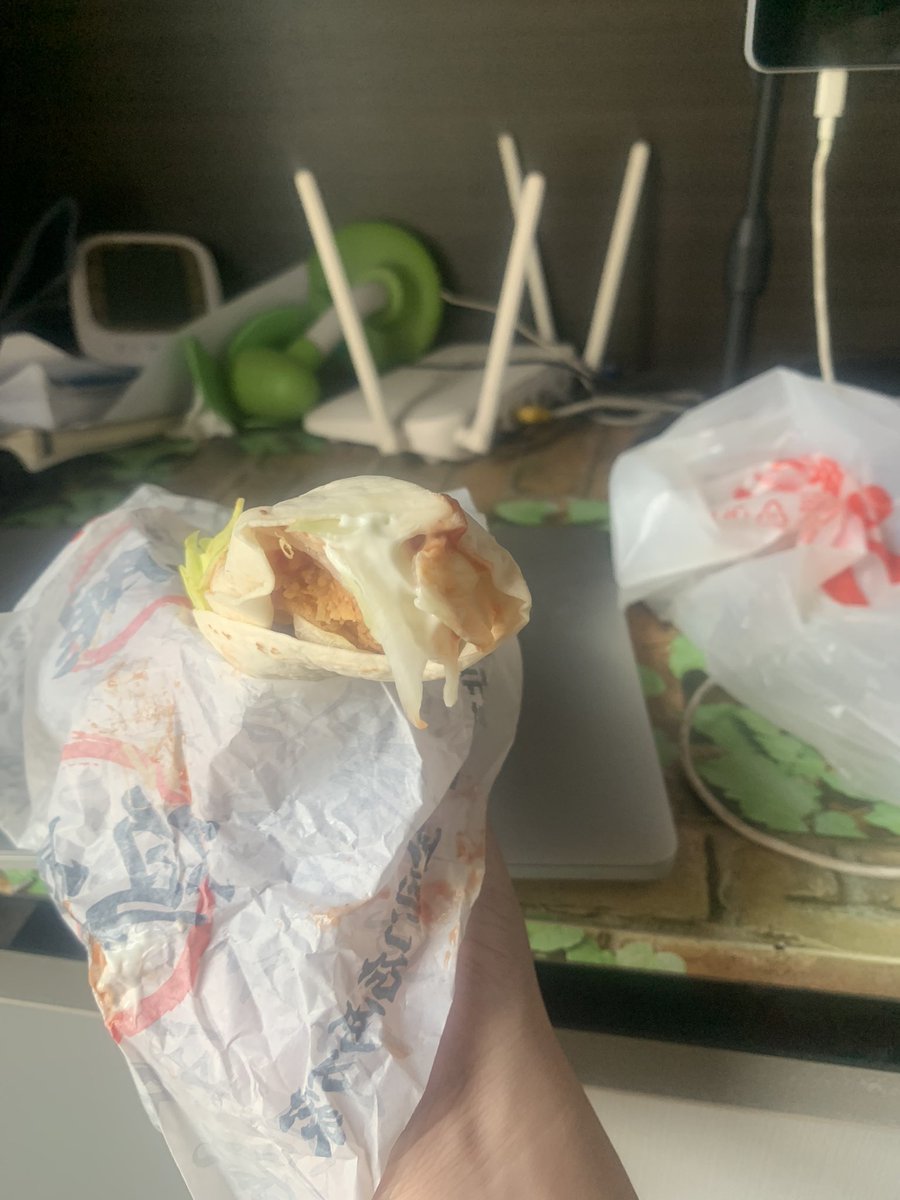 JamesCageWhite's tweet image. I’m eating hamburger 🍔 as reward. Very tasty I like it