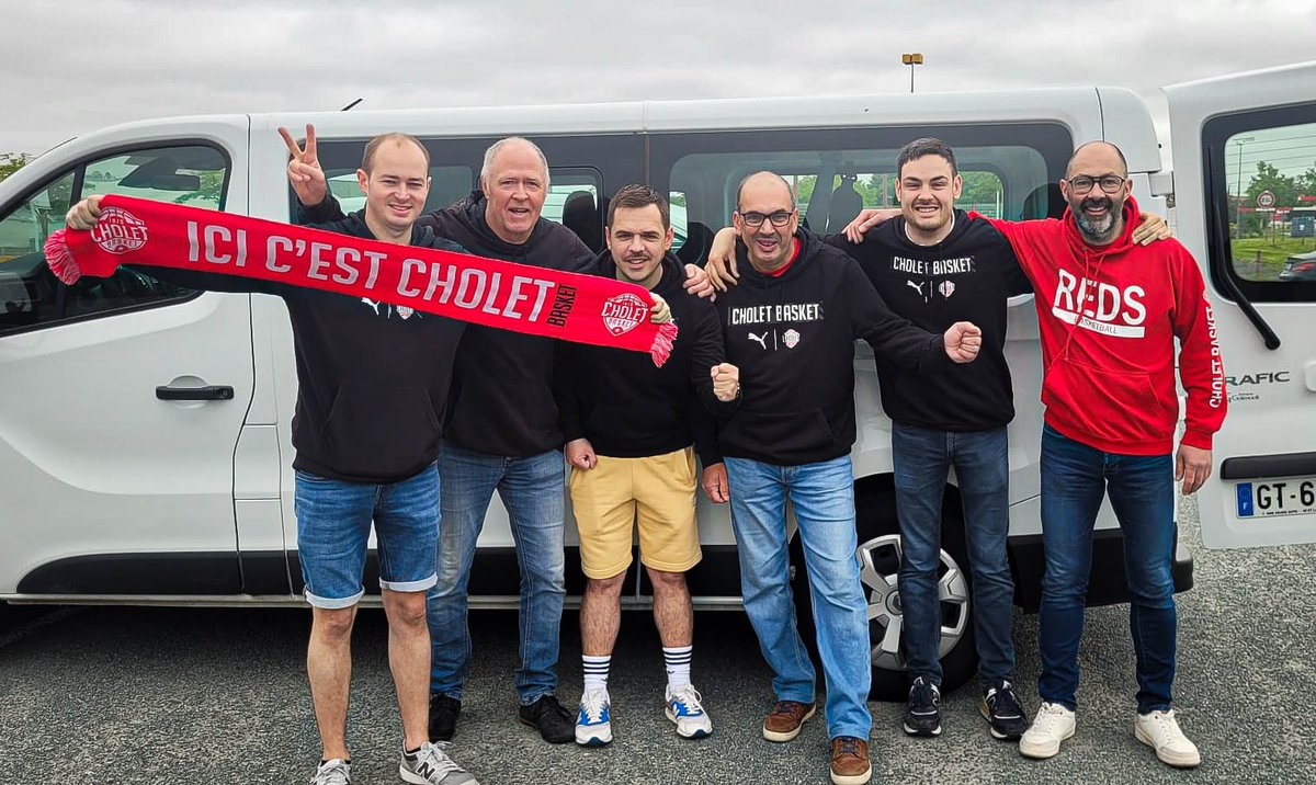CB_officiel's tweet photo. Départ des @RedsCholet pour Bourg-en-Bresse ! 🚗💨

Une poignée de supporters déterminés à faire entendre leur voix à Ekinox pour soutenir nos Choletais ! 💪🔴⚪️

#CBFAMILY https://t.co/IEW5vcVH1q