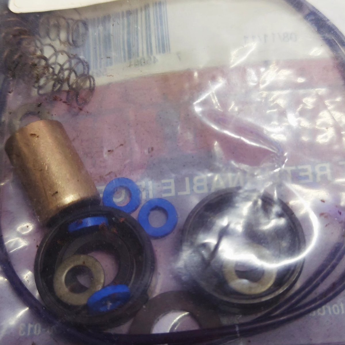 fishsato_'s tweet image. ちょっと前まで、こんな物の入手に苦労することなかったのに…。（笑）
&amp;gt;゜)))彡
#motorguide #repairkit #fishsato