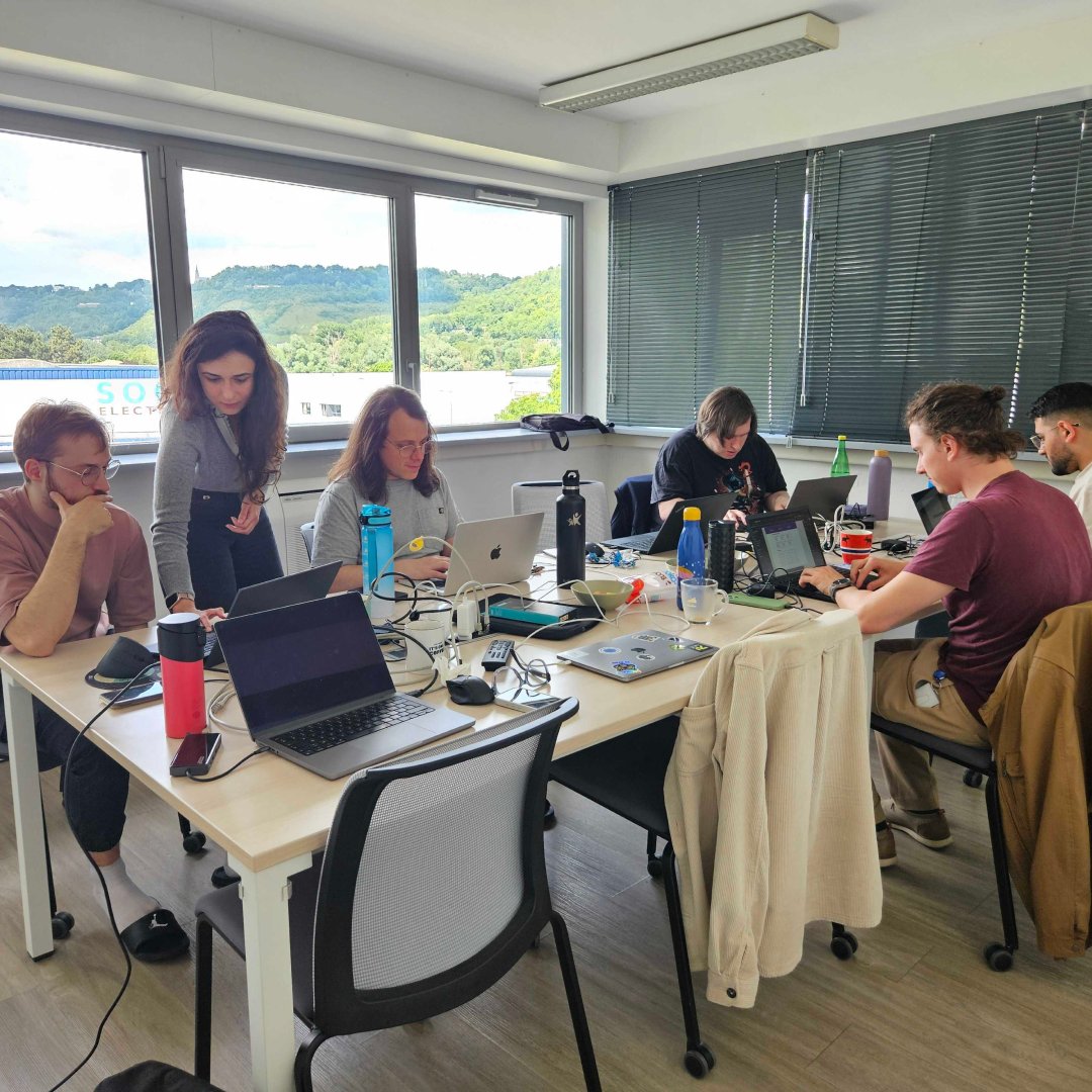 _BearStudio's tweet image. 📚 Nos ours Alexandra Pituru et @GabriellePinch étaient chez @DocapostAgility pour animer une #formation autour de l’#UX !
Au programme : les bases de l’UX, entre ergonomie et introduction à #Figma pour 6 devs motivés.
Un grand merci à Agility pour l’accueil !