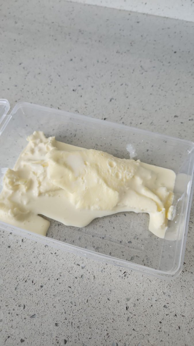 Mehmet bey selamlar, eskiden sütü kaynatıp daha çok kaymak alırdık ve süt sapsarı olurdu ,kaymakta öyle şimdi beyaza dönmüş gibi. Üretim de bir değişiklik mi oldu acaba?
<a href="/akifhut/">Mehmet Akif HUT🇹🇷🌊Gezgin⛵️🐂 Çoban🐄 Mapuche🌿</a> 
<a href="/UluovaCiftligi/">Uluova</a>