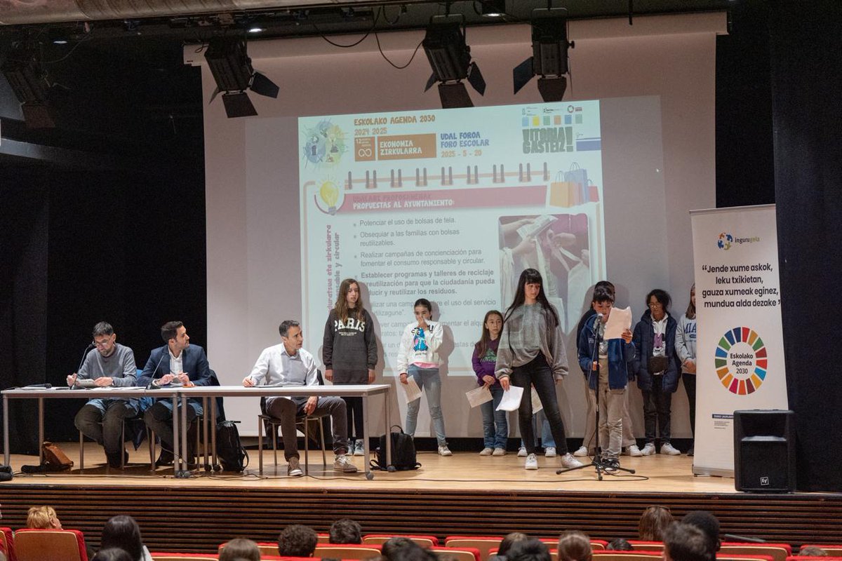 💭 ¿Cómo implicar a los más pequeños en el conocimiento y desarrollo de la #Agenda2030?

📚 <a href="/vitoriagasteiz/">Vitoria-Gasteiz!</a>, asociado a Kaleidos.red, lo tiene claro: a través de la educación y del Foro Municipal de la Agenda 2030 Escolar.

🔗 blogs.vitoria-gasteiz.org/medios/2025/05…