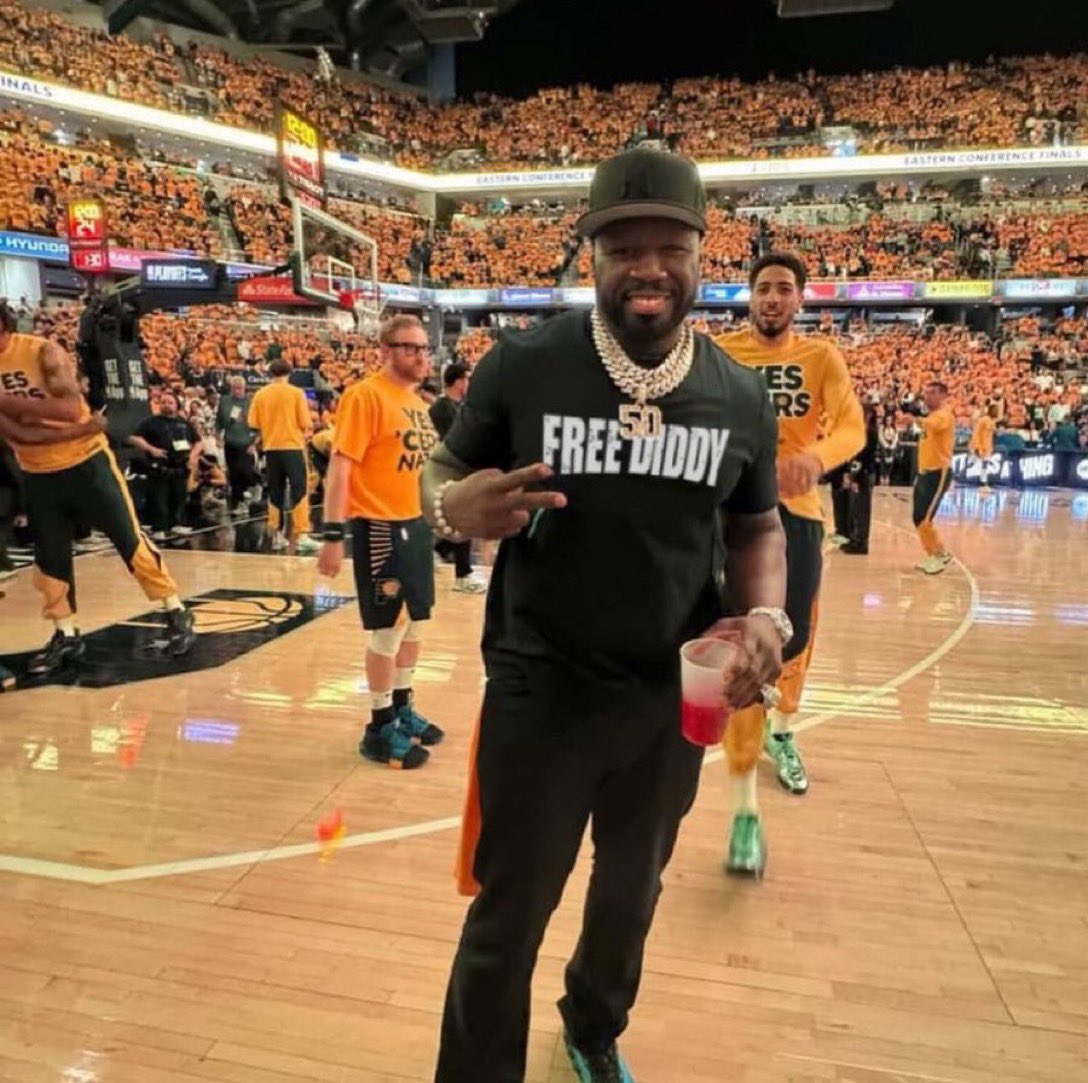 50 Cent pulled up to the Knicks vs. Pacers game wearing a “Free Diddy” shirt 
More live link: fily.site/4NGwI
#KnicksPacers
#knicksvspacers
#50cent