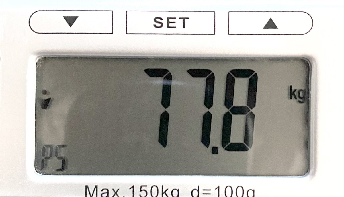 今日は脚トレと有酸素🏃‍♂️

痩せる宣言をしてちょうど1ヶ月‥
結果は「-5.7キロ」でした！

有酸素で消費カロリーを増やしたのと、お酒を週一に我慢した効果かな 笑

あと2ヶ月で-8キロ‥。
キツイと思うけど頑張ります💪

#ダイエット
#筋肉
#筋トレ
#筋トレ好きと繋がりたい
#筋トレ垢と繋がりたい