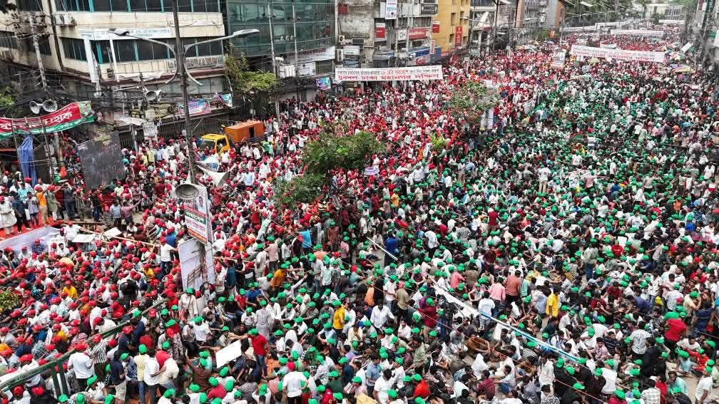 KhanYusuf98's tweet photo. Today, millions of youth reaffirmed BNP as their voice, demanding democracy, economic freedom, and a national election by December. Loud and clear! #YouthForDemocracy #BNP. #ElectionInDecember https://t.co/Umg7dbubn4