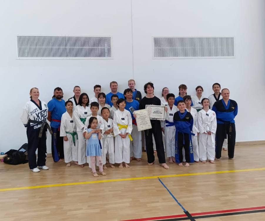 HEDTKD (@hedtkd) on Twitter photo Get a #midweek #workout at our #kingston #taekwondo club tonight, everyone is welcome. hedtkd.com/schools/kingst… for info. #kidsfitness #familymartialarts #selfdefence #wellbeing #motivation <a href="/ActiveKingston/">Active Kingston</a> <a href="/kingstonfirstuk/">Kingston First</a> Get a #midweek #workout at our #kingston #taekwondo club tonight, everyone is welcome. hedtkd.com/schools/kingst… for info. #kidsfitness #familymartialarts #selfdefence #wellbeing #motivation <a href="/ActiveKingston/">Active Kingston</a> <a href="/kingstonfirstuk/">Kingston First</a>
