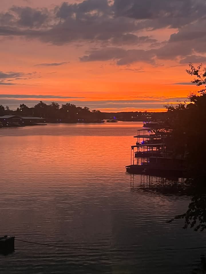 Hump Day y’all 🐪🐫🐪🐫!!!!
Good morning, good afternoon,good evening…… wherever you are in this world 🌎 .  I hope y’all have an amazing day.  Make today count y’all and count your blessings!
Remember…… if they are not investing time into your life, bringing you up when you