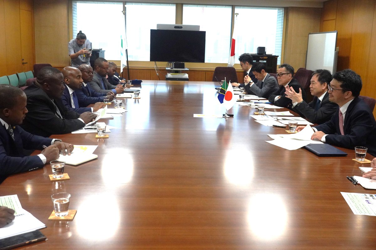 Kankyo_Jpn's tweet image. 5/28、日本と #タンザニア との間でJCM構築に係る協力覚書への署名が行われました！
タンザニアは30か国目のパートナー国になります🤝

JCMを通じて、脱炭素技術等の普及により #温室効果ガス 削減を促進し、世界の #脱炭素 化に貢献していきます🌳

#二国間クレジット制度 #JCM