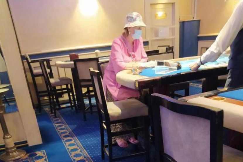 јер коцкам се дуго
са срећом и тугом