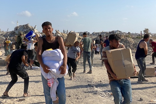 Jonathan_K_Cook's tweet photo. Your 'aid' system will lead to chaos, as desperate, starving people fight for food. That’s great. They look like a swarming mass of the very 'human animals' you were talking about from the start.

My short guide on how to starve a population to death: https://t.co/NU3hRfg6UN https://t.co/biI49bhpDV