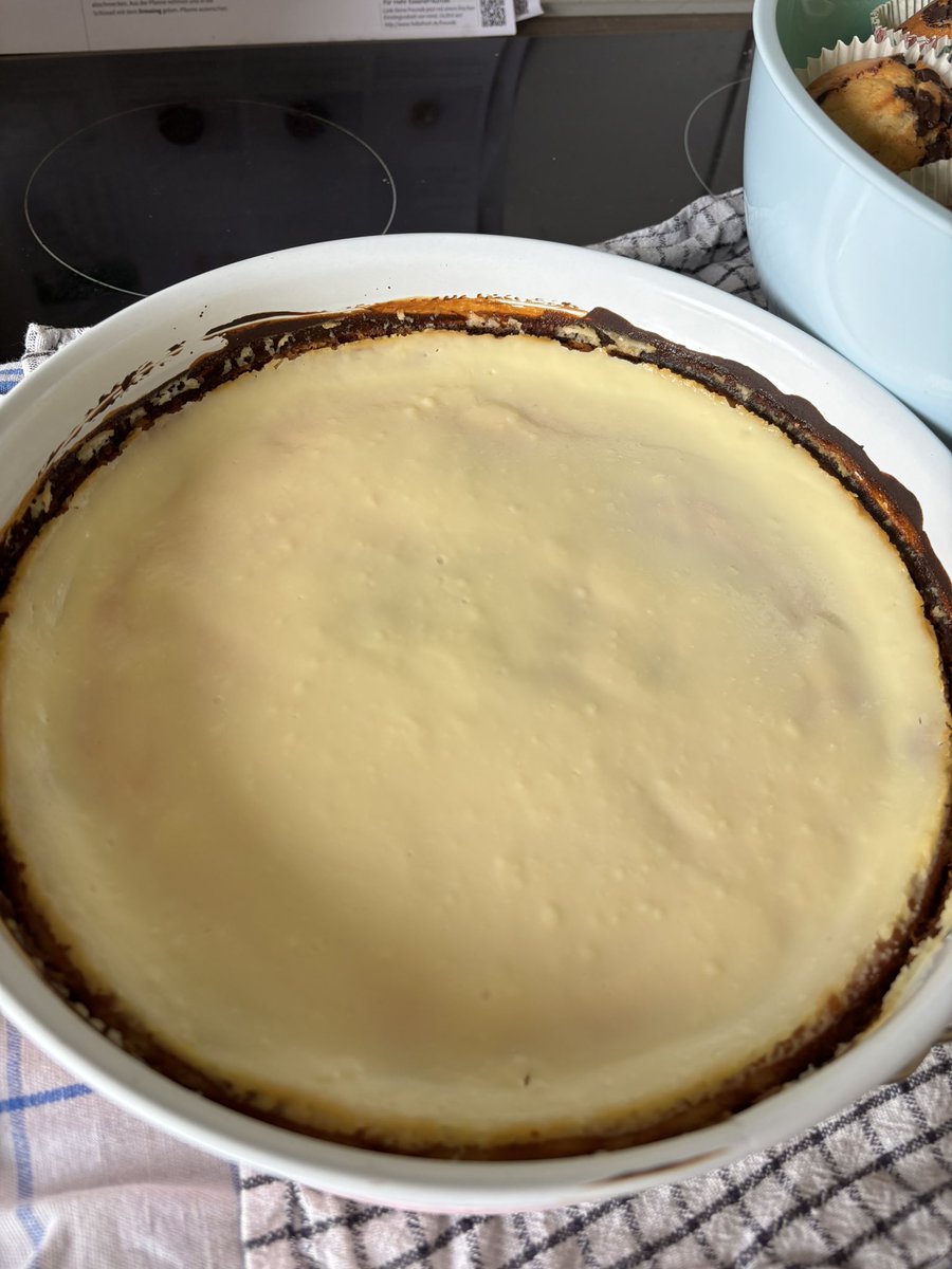 feena1986's tweet image. Habe gehört heute bin ich die süsseste Mitarbeiterin auf der Arbeit 🙃 es gibt ny cheesecake und muffins 🤤