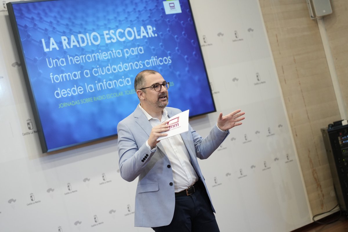 Amador Pastor Noheda (@amadorpastorn) on Twitter photo Apostamos por la radio escolar como herramienta que conecta a estudiantes, docentes y comunidad educativa. Las jornadas de Radio Escolar de #CLM sirven para compartir las experiencias de los centros educativos a través de sus proyectos de radio. Apostamos por la radio escolar como herramienta que conecta a estudiantes, docentes y comunidad educativa. Las jornadas de Radio Escolar de #CLM sirven para compartir las experiencias de los centros educativos a través de sus proyectos de radio.