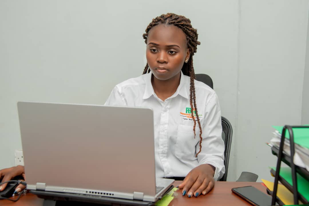 FabhomesUg's tweet image. It’s the final week of the month, and there’s no better time to spotlight someone truly essential. 
Meet Ms. Jackie, our incredible Accounting &amp;amp; Finance Officer — the one we trust to handle it all with care and precision.✨ #TeamHighlight #WCW