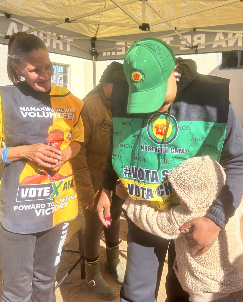 mahambehlala_t's tweet image. Today we are in Die Noord-Kaap Ward 6 for the by-election. We are moving  block by block, urging residents to come out and vote while  The ANC remains the living hope of the people of Namakwa.
#Vuthulula #VoteANC #StemANC