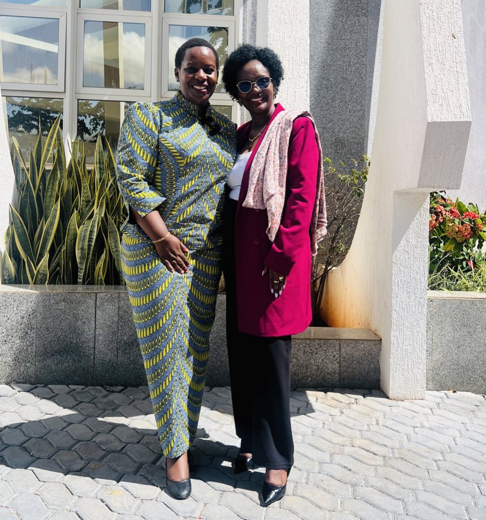 neemalugangira's tweet photo. Namshukuru sana dada Anna Kulaya, Mkurugenzi wa @WiLDAFTz na Mwenyekiti wa Jukwaa la Wakurugenzi Wanawake wa Azaki #CWDF kwa kuwa pamoja nami tokea nilipoamua kugombea nafasi ya Mbunge Viti Maalum CCM Kundi la NGOs 2020 hadi leo; ni nguzo muhimu kwangu.
📍Bungeni 🗓️ 27/5/2025 https://t.co/BYtccWJZHZ