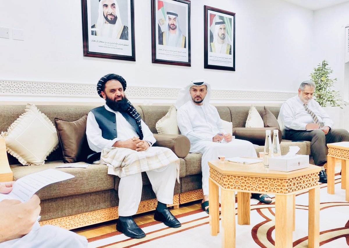 AFGEmbassy_UAE's tweet photo. په متحده عربي اماراتو کې د افغانستان ا.ا. سفیر ښاغلي مولوي بدرالدین حقاني د کوربه هېواد د لوړو زده کړو وزارت له معین ښاغلي دکتور فیصل العلي سره وکتل.

په پیل کې ښاغلي سفیر د متحده عربي اماراتو له دولت مننه وکړه، چې په تېر کې یې افغان محصیلنو ته د لوړو زده کړو زمینه مساعده کړې ده همدا راز یې په خوست کې د شیخ زاید پوهنتون، چې د دوه لسیزو راهیسی فعالیت لري او په لوی شمیر محصلین یې افغاني ټولنې ته وړاندې دي، د متحده عربي اماراتو د دوستانه او مخلصلو اړیکو پایله وبلله او مننه یې وکړه.

دواړو لوریو د افغانستان د تحصیلي بهیر د پیاوړتیا په اړه هر اړخیزه خبرې وکړې او په دې لړ کې یې د منظم عصري سیستم رامنځ ته کول د پام وړ گام او چاره وبلله.