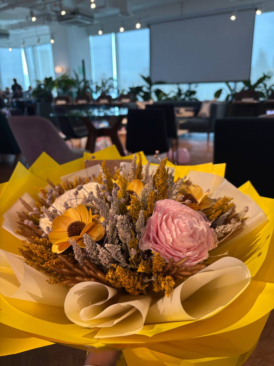 CarreLsOFC's tweet photo. --- flowers for you, love! 

Congratulations on your new movie with seth, lovey! We're so proud of you. 🥺💛 

FRANSETH SWMNBN MEDIA CON 
#SheWhoMustNotBeNamed https://t.co/vYppQAS5IN