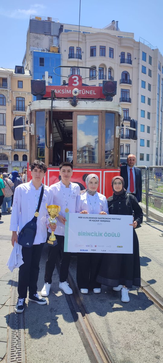 enimenelegzet's tweet photo. Cücüklerim Türkiye şampiyonu oldu ❤️ https://t.co/lqnQKPYxQI