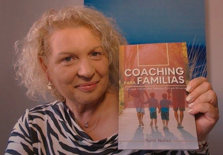 📘 "Coaching para Familias. Un viaje hacia una familia extraordinaria. 
Una invitación valiente y esperanzadora a mirar hacia dentro, a reencontrarnos como familia, a sanar, a crecer y a construir vínculos más conscientes y amorosos.
Libro que transforma, inspira, y deja huella.