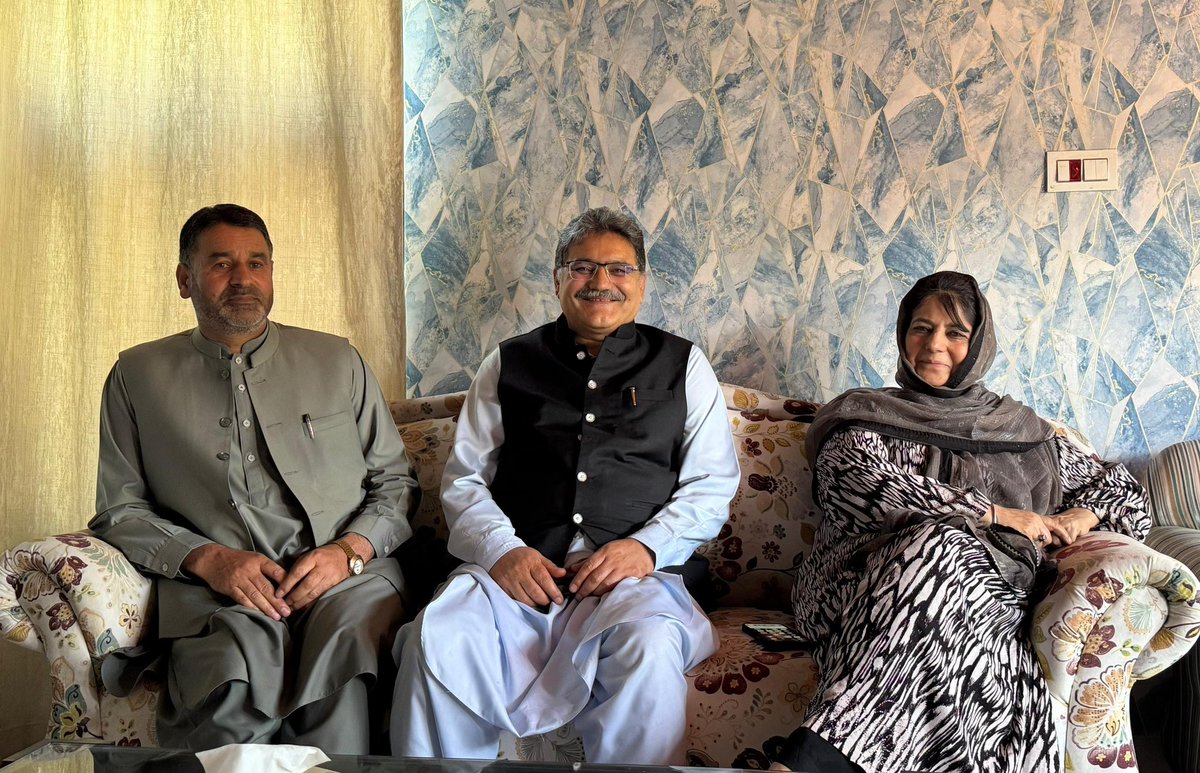 MehboobaMufti's tweet photo. It was heartening to see Ex MLA Noor Mohammad sb being warmly welcomed back into the party  by  our district president Abdul Quyoom Bhat sb . Hope to see this team working together to fulfil Mufti sb vision . https://t.co/NNsZVpQETr