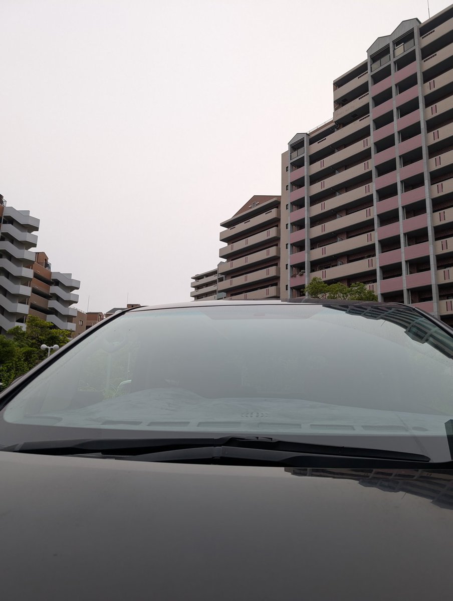 ドンヨリ鈍色な水曜です☁
空を雲でフタしてるみたいで蒸し暑いですな(^_^;)

こんな日は汗ばむ前にご帰宅せねばなりません（笑）