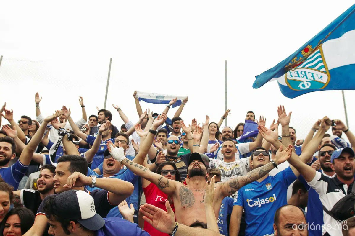 XerezCD_OFICIAL's tweet photo. 📆 28/05/2017
📈 Ascenso a Tercera División
💭𝒀𝒐 𝒇𝒖𝒊 𝒅𝒆 𝒍𝒐𝒔 𝒒𝒖𝒆 𝒏𝒖𝒏𝒄𝒂 𝒕𝒆 𝒂𝒃𝒂𝒏𝒅𝒐𝒏𝒆́ https://t.co/C9TofO9CJ2