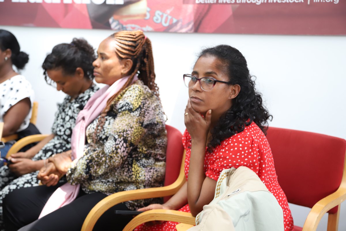 ASARECA's tweet photo. Kicking off Day 3 of the #LSCHub Workshop in Ethiopia!
Participants explored how Artificial Intelligence (AI) can enhance the functionality, efficiency, and long-term sustainability of the Ethiopia LSC-Hub.
Dr. Melkamu Beyene of CEO @acatech_tc led discussions on using AI to:
📌Improve soil fertility recommendations
📌Predict crop yields and land degradation risks
📌Enable smarter water conservation strategies
By integrating #AI tools with the existing datasets, the #LSC-Hub aims to offer decision-support systems for policymakers, extension agents, and farmers.