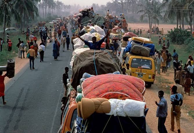 Marquis Of Infamy πͺΆπͺΆπͺΆ (@unabombaar) on Twitter photo Sad images of Ghanaians π¬ππ¬ππ¬π leaving Lagos after the Yoruba sent them away π’. The Yoruba even went as far as naming the bags used by the Ghanaians to pack their belongings as "Ghana must go" bags. Today they're doing the same thing to Nigerians who developed Lagos Nigeria Land Sad images of Ghanaians π¬ππ¬ππ¬π leaving Lagos after the Yoruba sent them away π’. The Yoruba even went as far as naming the bags used by the Ghanaians to pack their belongings as "Ghana must go" bags. Today they're doing the same thing to Nigerians who developed Lagos Nigeria Land