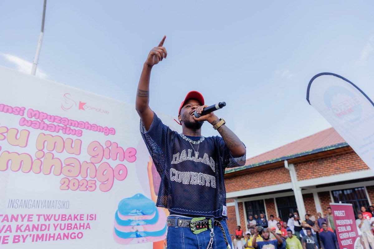 Ubuyobozi bwa <a href="/KosmotiveRwanda/">Kosmotive</a> ku bufatanye na <a href="/expocitydubai/">Expo City Dubai</a> na <a href="/giz_gmbh/">GIZ</a> bavuze ko bitari gushoboka gusoza Umunsi Mpuzamahanga wahariwe Isuku mu gihe cy’Imihango badahaye abantu  ibirori. Umuhanzi YAMPANO hamwe na Gratien Niyitegeka mu rwenya (comedy) basusurukije abakobwa,