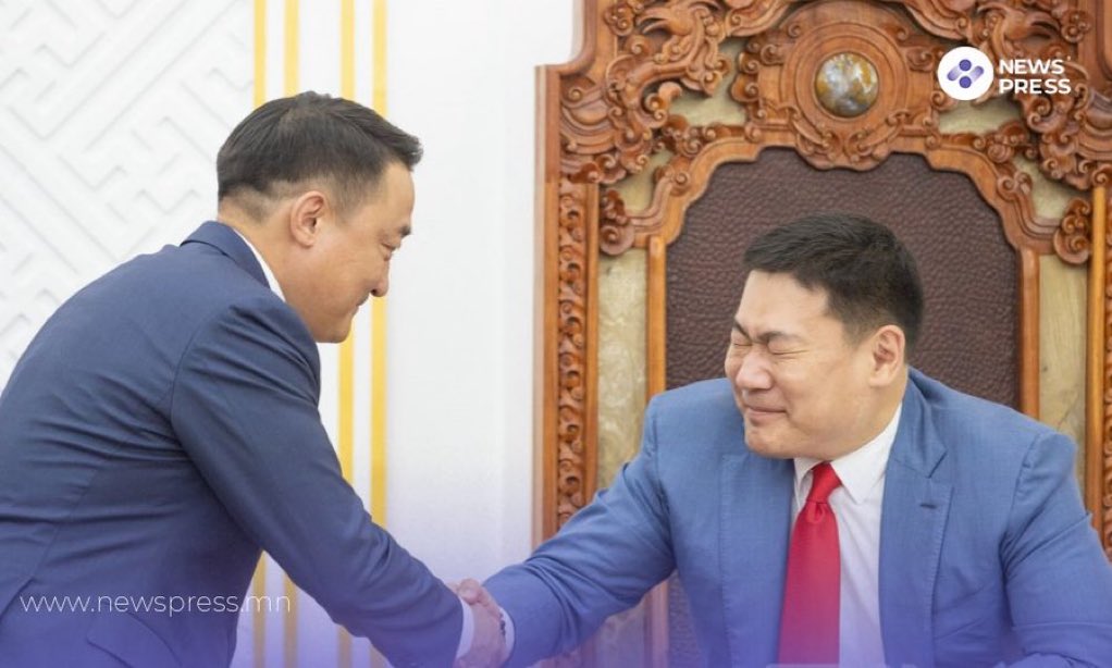 Энэ хүний үгсийн сан MCS компани Элбэгдорж Сайханбилэг Баярцогт мега төсөл нэрийг нь зарлана алсын хараа гээд хэзээ ч биелэхгүй худлаа үгсээр дүүрэн. Энэ хүнд Монгол улсын ерөнхий сайд хийх эрх байхгүй 😡