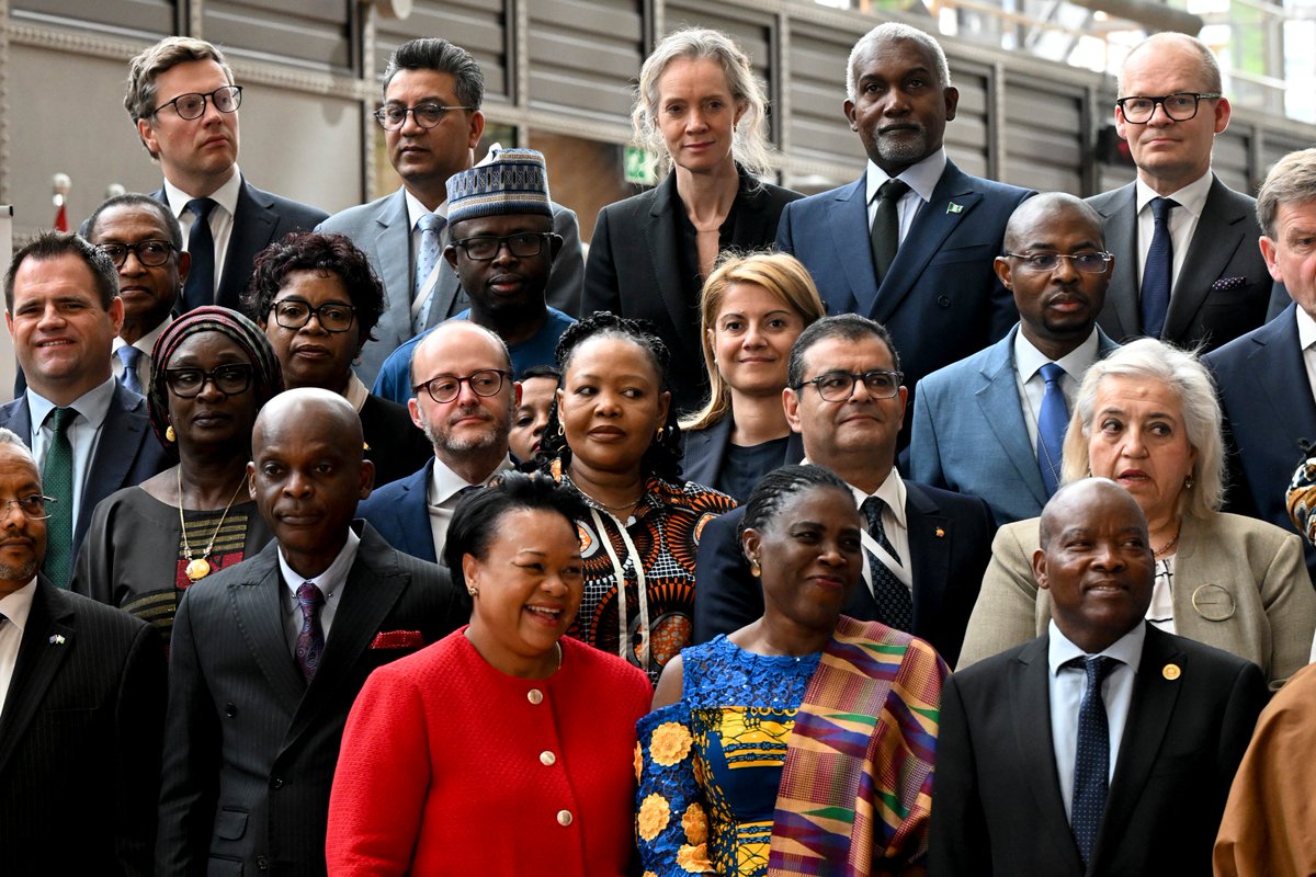 UE au Togo (@ambuetogo) on Twitter photo 🇹🇬 Le Togo représenté par SEM <a href="/rdussey/">Robert Dussey</a> a pris part à la réunion ministérielle UE-UA du 21 mai à Bruxelles, marquant les 25 ans du partenariat UE-UA. Un moment fort pour réaffirmer l’engagement commun en faveur de la paix, du développement durable et d’un avenir partagé. #AUEU25 🇹🇬 Le Togo représenté par SEM <a href="/rdussey/">Robert Dussey</a> a pris part à la réunion ministérielle UE-UA du 21 mai à Bruxelles, marquant les 25 ans du partenariat UE-UA. Un moment fort pour réaffirmer l’engagement commun en faveur de la paix, du développement durable et d’un avenir partagé. #AUEU25