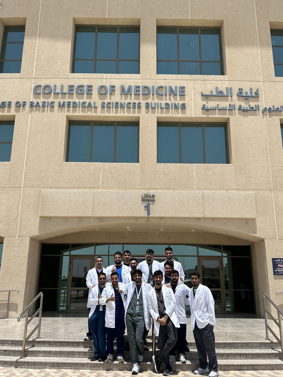 ست سنوات بالتمام والكمال ✅
الحمد لله على التمام والبلاغ.
أُغلق اليوم صفحة كلية الطب، صفحة مليئة بالتحديات والمصاعب ما كانت لتتيسر لولا دعوات أمي أسأل الله أن يشفيها ويجبر ضعفها كما جبرتني بدعواتها طوال الوقت وصحبة خففت ثقل الطريق.
شكرًا لكل من كان رفيق وأخ في هذي المسيرة 🤍