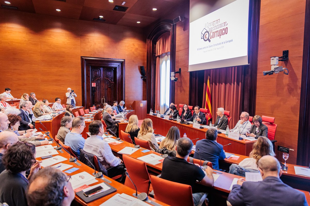parlamentcat's tweet image. La III Cimera contra les causes estructurals de la corrupció, organitzada per l&apos;@StopCorrupcio i inaugurada pel president del @parlamentcat @joseprull i la presidenta de l&apos;observatori @itziarGonzlezVi, aprova una desena de propostes   

🔗Més informació: parlament.cat/web/actualitat…