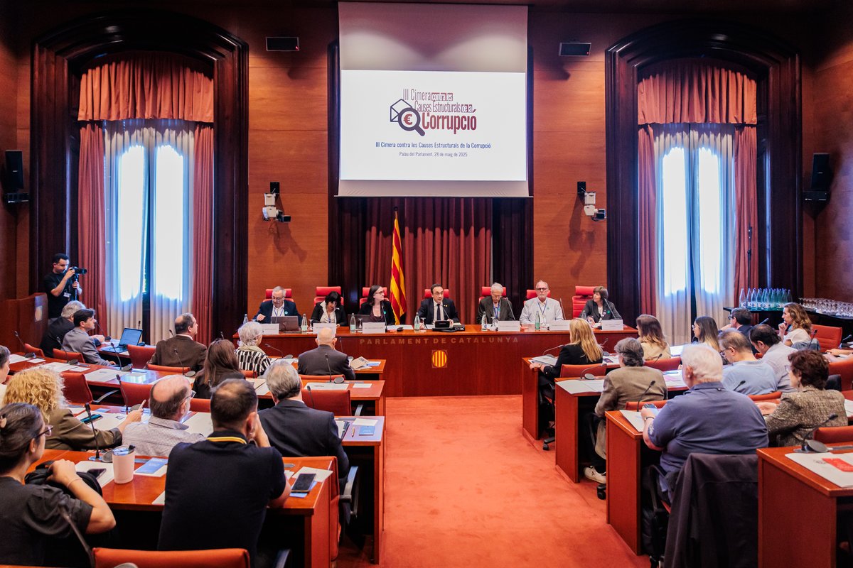 parlamentcat's tweet image. La III Cimera contra les causes estructurals de la corrupció, organitzada per l&apos;@StopCorrupcio i inaugurada pel president del @parlamentcat @joseprull i la presidenta de l&apos;observatori @itziarGonzlezVi, aprova una desena de propostes   

🔗Més informació: parlament.cat/web/actualitat…