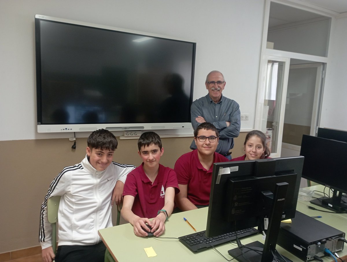 mcrubiob's tweet photo. Jara, Laurent, Alvar y Mario quiero agradeceros este premio. Vuestro esfuerzo  nos enorgullece y nos motiva  a seguir trabajando con el mismo empeño y pasión. Nos habéis demostrado que los límites existen para ser desafiados y superados.
Felicidades  campeones Nacionales 2ESO 😊 https://t.co/Izh4xfBriA