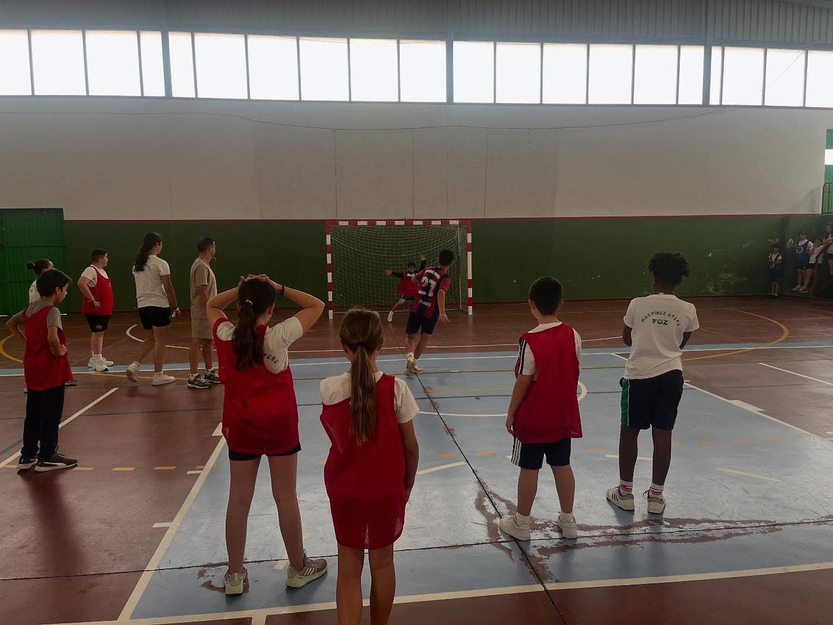 Hoxe, o alumnado de 5º e 6º de Primaria desplazouse a Foz para disfrutar dunha xornada de convivencia deportiva co alumnado do CPR Plurilingüe Martínez Otero, dentro do Programa Xogade.
⚽️🏀🏐⚽️🏀🏐⚽️🏀🏐⚽️🏀🏐
#coledegaldo #aprendendoxuntos #ceipsantarita #Xogade #programaxogade