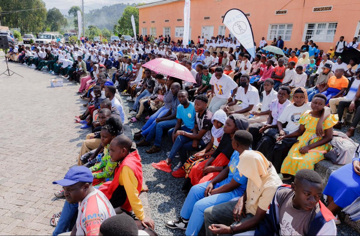 Ubwo umuyobozi wa <a href="/KosmotiveRwanda/">Kosmotive</a> yafunguraga ku mugaragaro ibirori byo kwizihiza Umunsi Mpuzamahanga wahariwe isuku mu gihe cy’imihango, yagarutse ku ruhare rukomeye Kosmotive yagize mu gufasha abana b’abakobwa kubona ibikoresho by’isuku bibafasha muri icyo gihe. 

Yashimiye