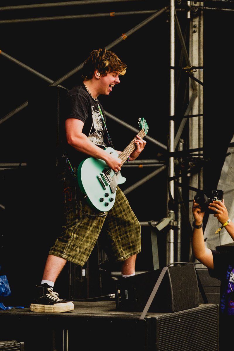 fern sees blue 🪱 tweet media