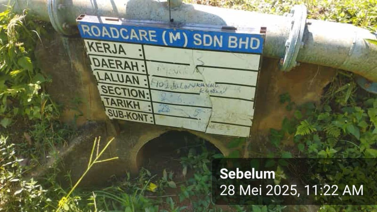 RC_Maran's tweet photo. Kerja penyenggaraan rutin RO5 - Membersih pembentong &amp; jambatan di laluan FT232 Jalan Pekan Sehari Kg.Awah, Seksyen 2.60 Daerah Maran, Pahang

@jkrmaran / @JKRJERANTUT
@JKRPAHANG
@ZTTCSFJ
@CSFJ_JKR
@IPJKR_Official
@moworksmy 
@ahmadmaslan 
@AlexNantaLinggi https://t.co/r93oCpl9j7